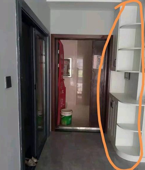楼房卧室窗户正对着小区大门五楼怎么解决风水问题
